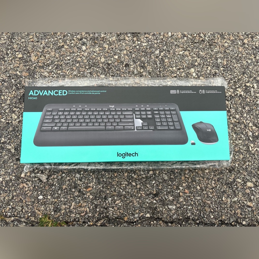 Logitech MK540 Advanced Wireless Combo - Black and Teal